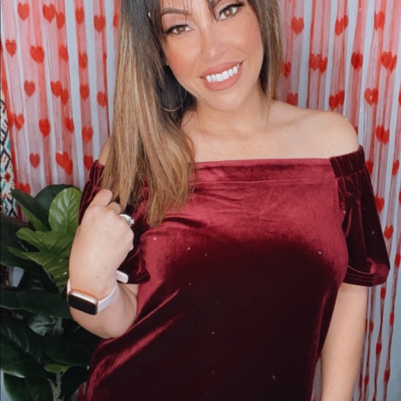Lila Burgundy Velvet Off-The-Shoulder Short Sleeve Top - Picture 4 of 10